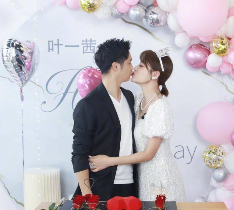 你们会强调自己要成为一个'正常人吗？